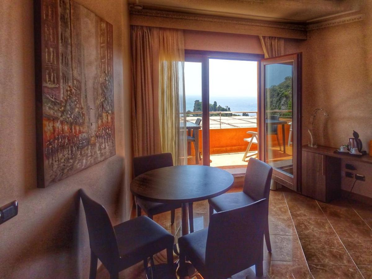 Chambre Familiale - Vue Latérale sur Mer